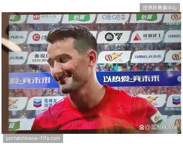 成都蓉城队长周定洋以其标志性的高跑动覆盖能力入选赛季最佳中场，诠释铁血硬汉本色